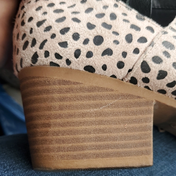 Stylish Women's Ankle Booties - Black and Tan - Picture 5 of 7